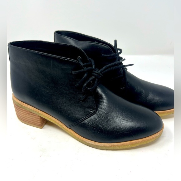 Clarks leather lace up ankle boots in size 8.5 - Picture 1 of 8